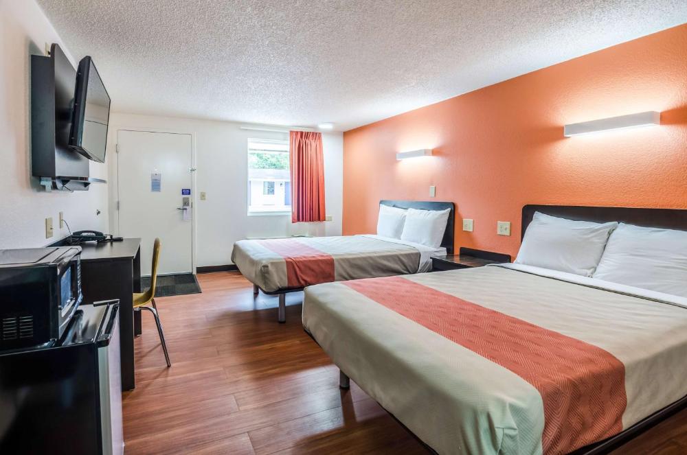 Quadruple Room - Disability Access - Non-Smoking interior